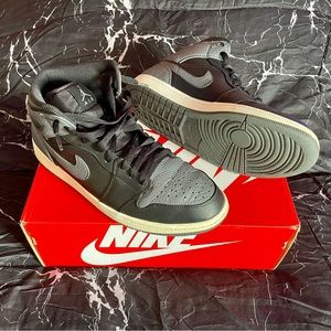 Jordan 1 Mid Black Dark Grey